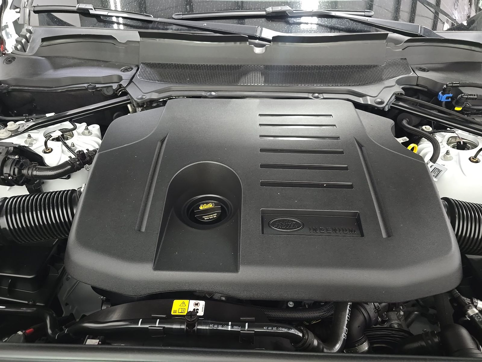 2025 Land Rover Discovery Dynamic SE FWD