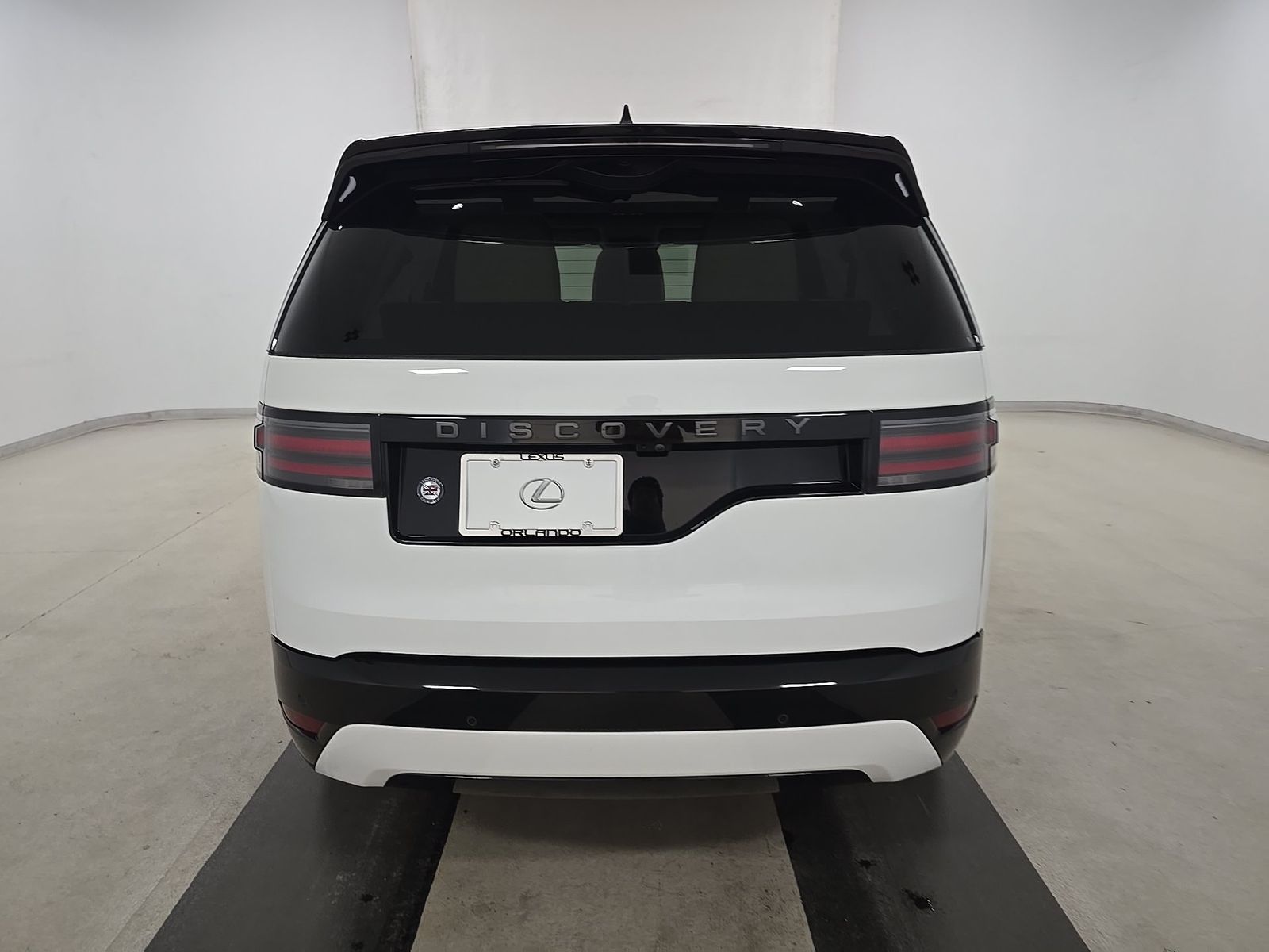 2025 Land Rover Discovery Dynamic SE FWD