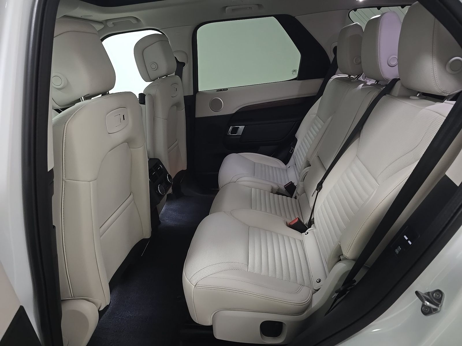 2025 Land Rover Discovery Dynamic SE FWD
