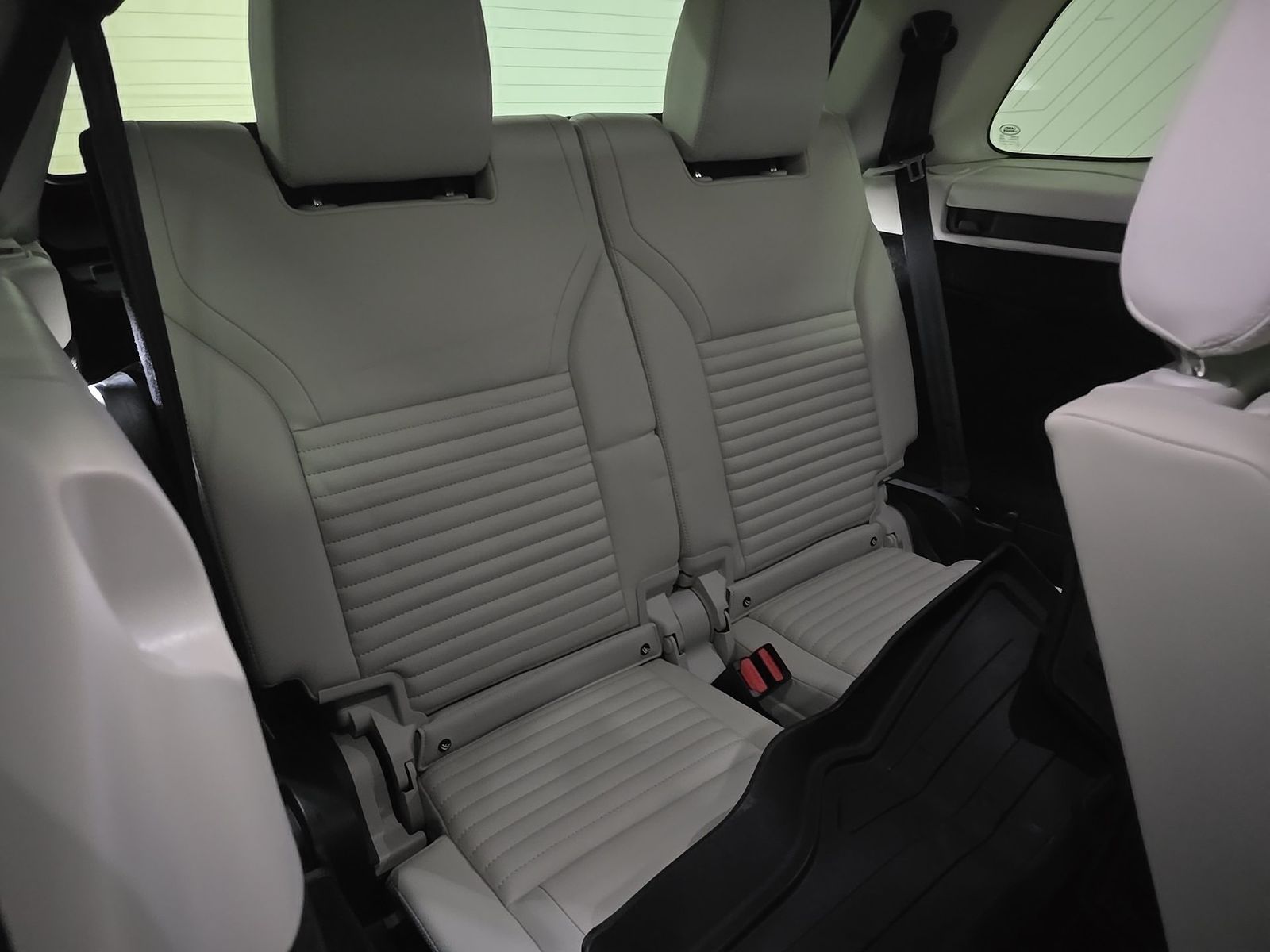 2025 Land Rover Discovery Dynamic SE FWD