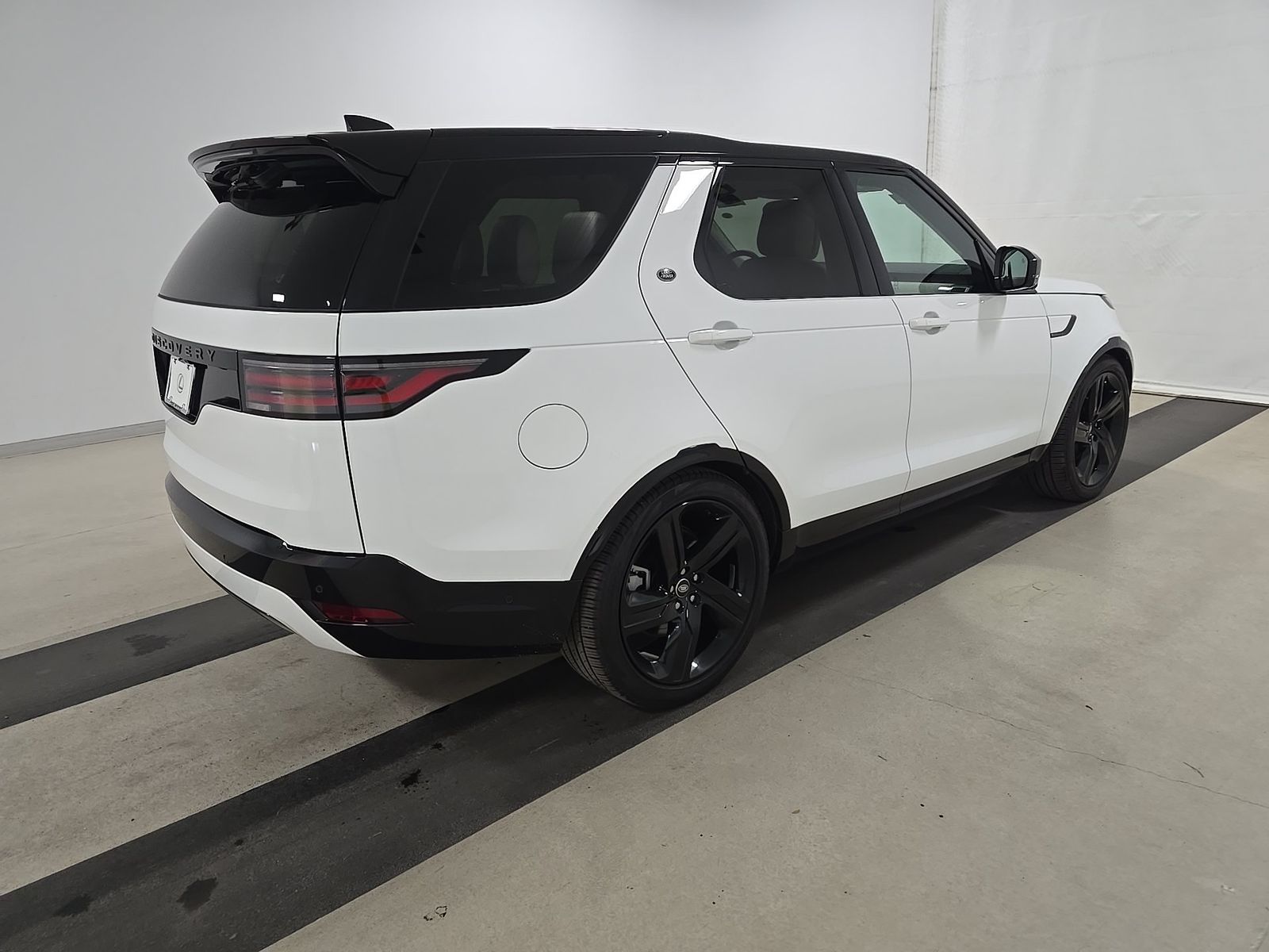 2025 Land Rover Discovery Dynamic SE FWD