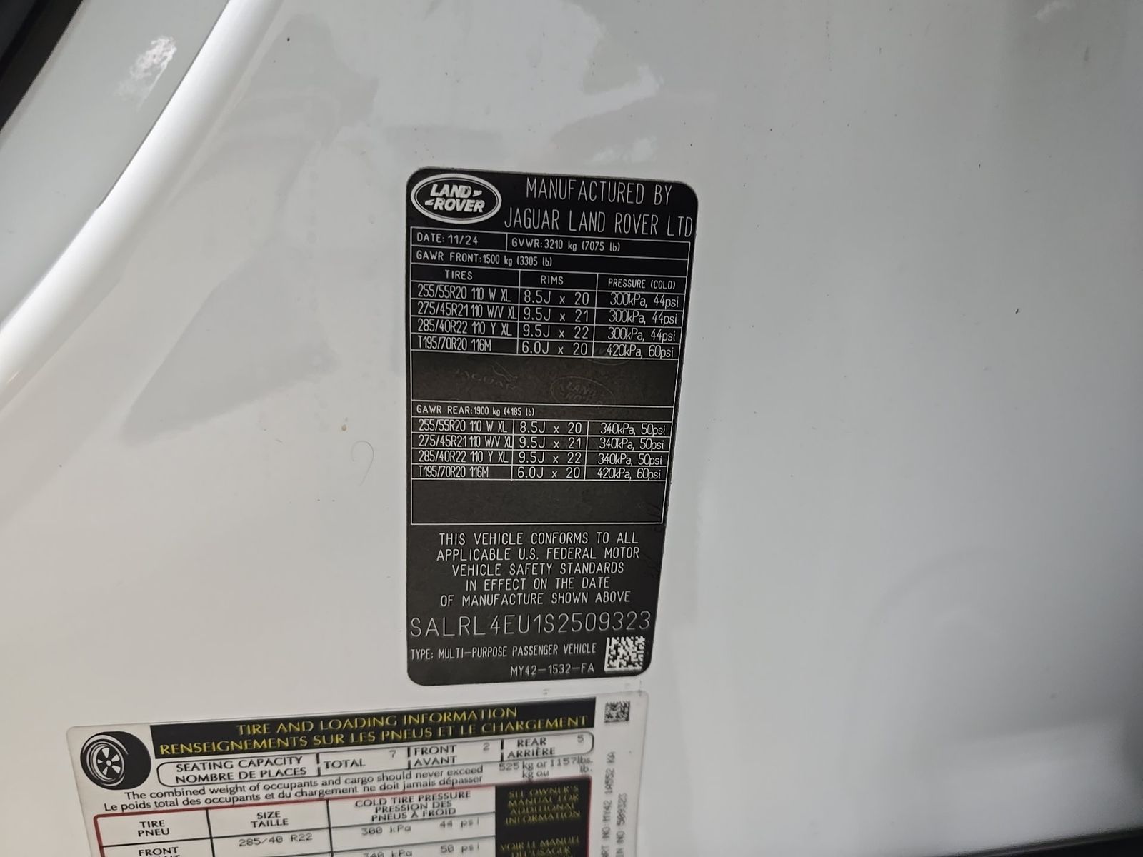 2025 Land Rover Discovery Dynamic SE FWD