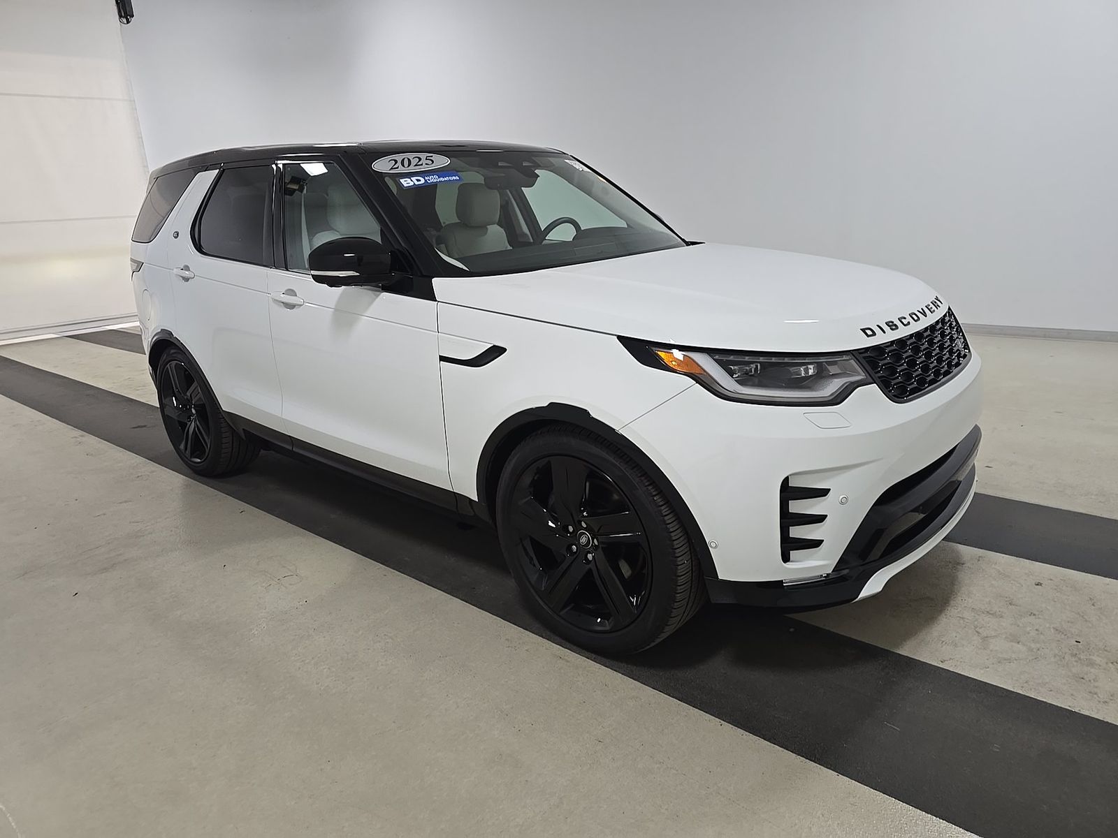 2025 Land Rover Discovery Dynamic SE FWD