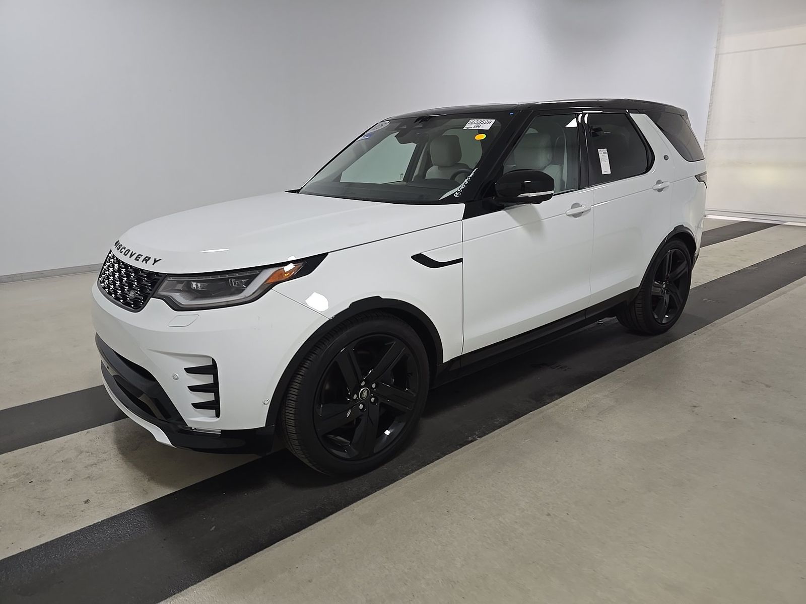 2025 Land Rover Discovery Dynamic SE FWD