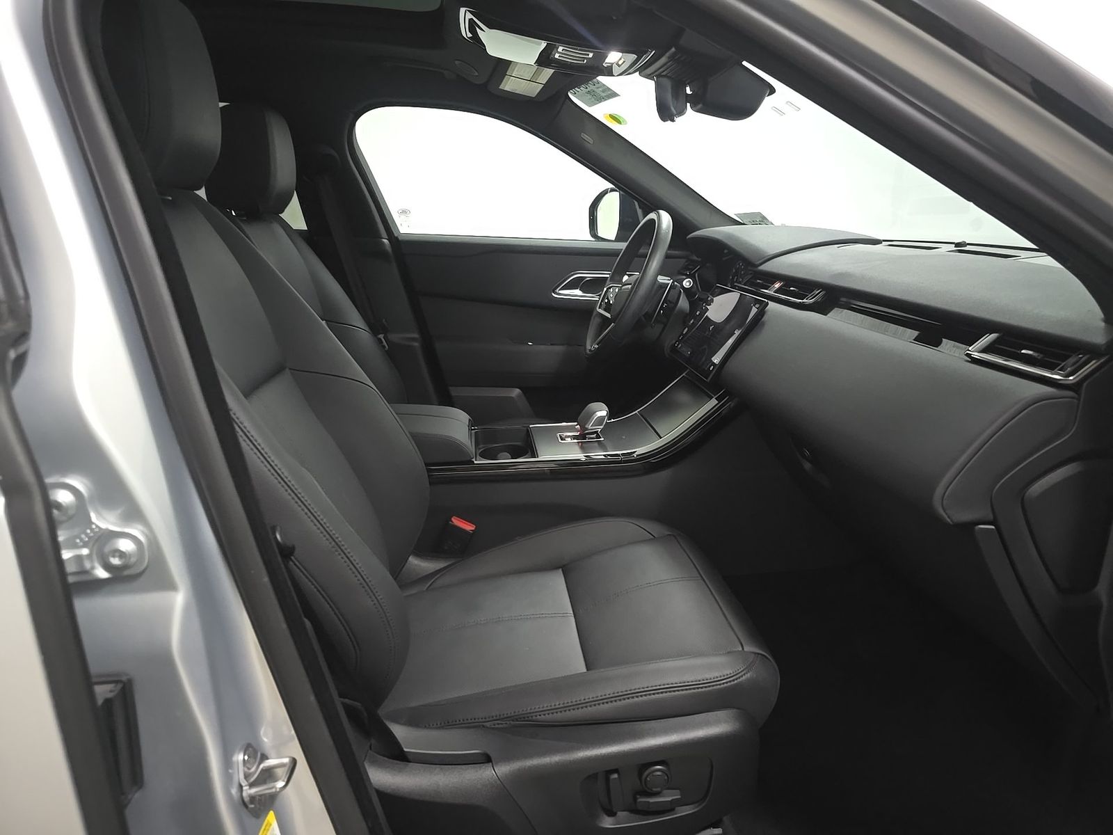 2024 Land Rover Range Rover Velar Dynamic SE FWD