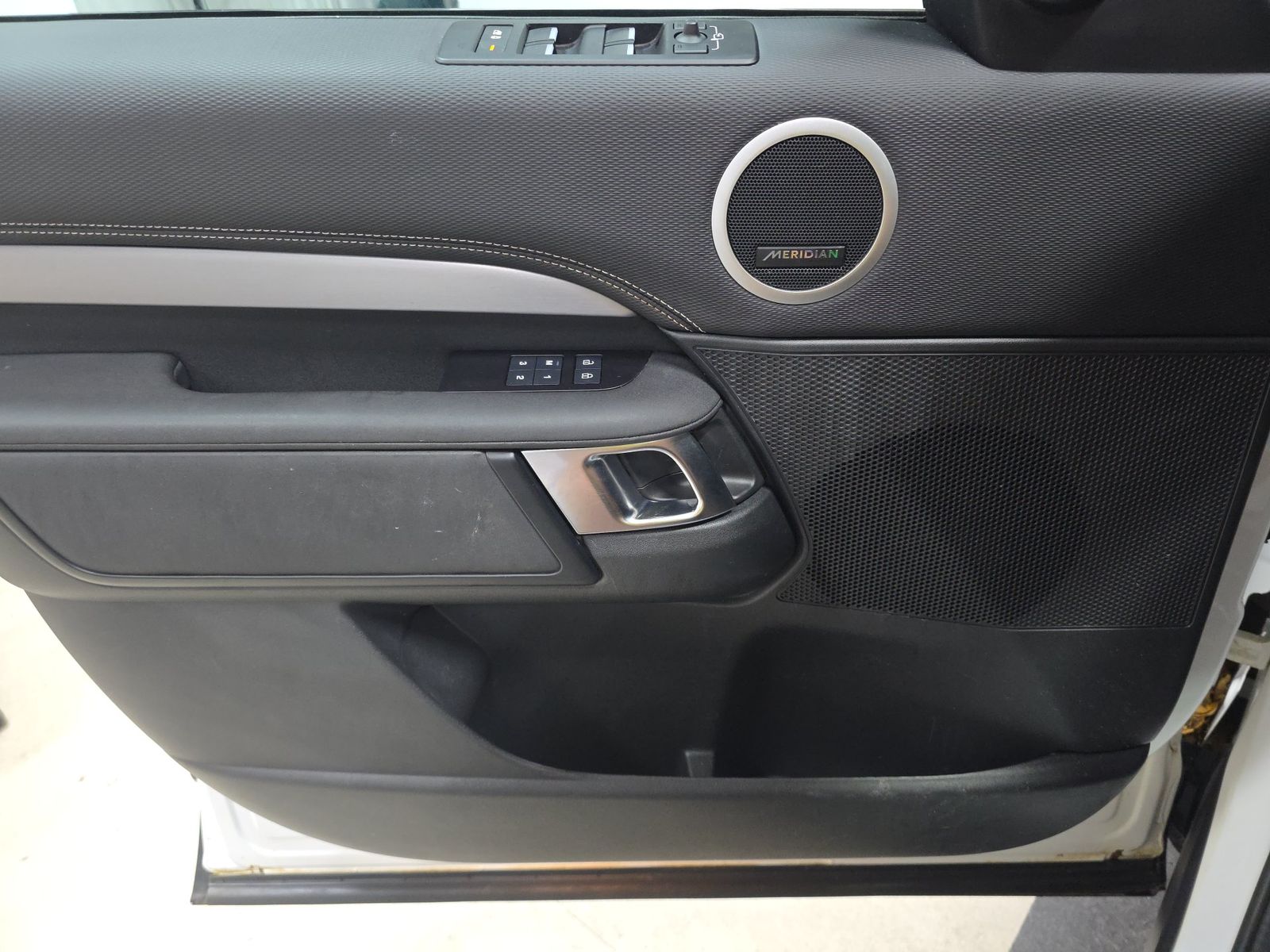 2023 Land Rover Discovery R-Dynamic S FWD