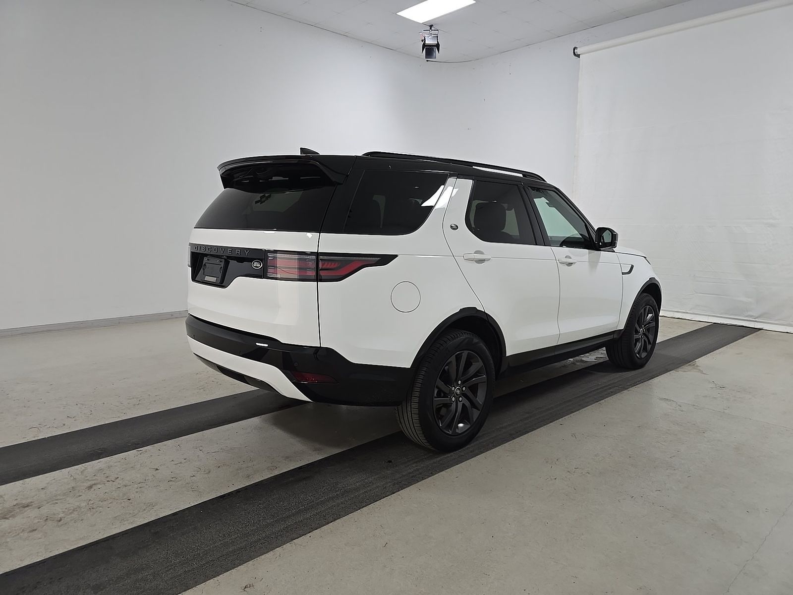 2023 Land Rover Discovery R-Dynamic S FWD