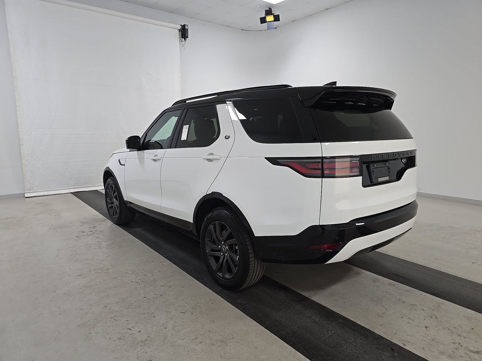 2023 Land Rover Discovery R-Dynamic S FWD