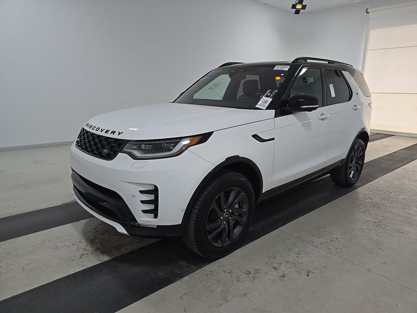2023 Land Rover Discovery R-Dynamic S FWD