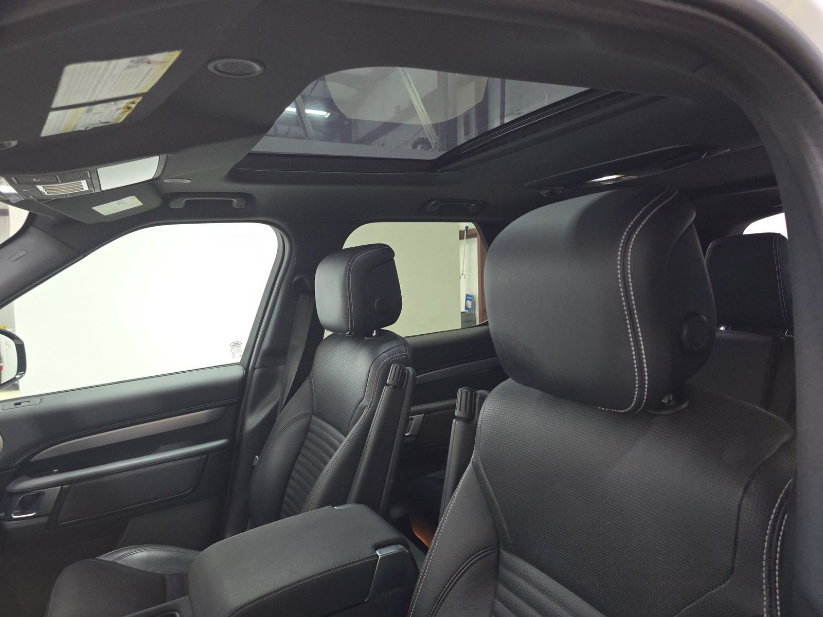 2023 Land Rover Discovery R-Dynamic S FWD