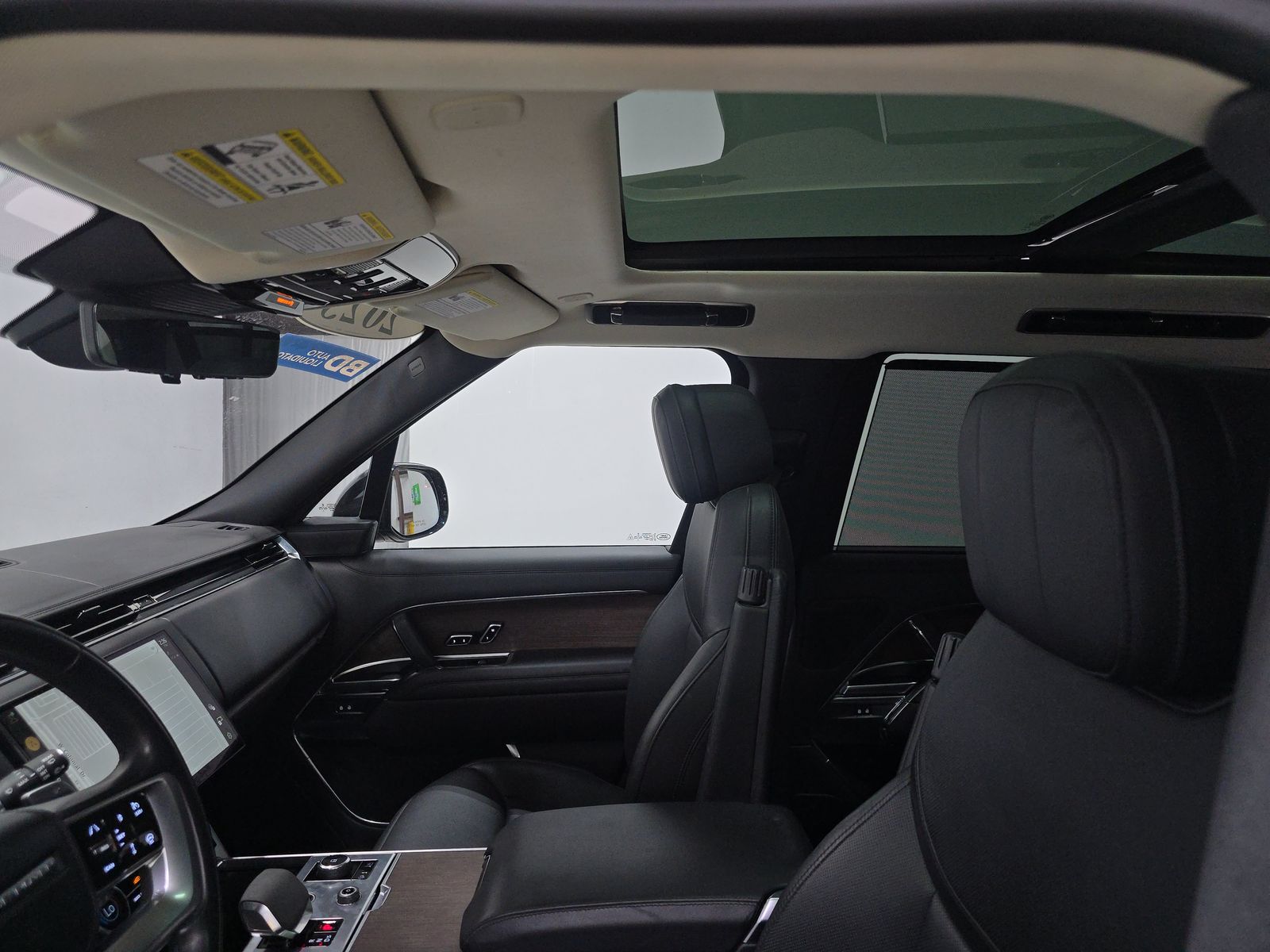 2023 Land Rover Range Rover SE FWD