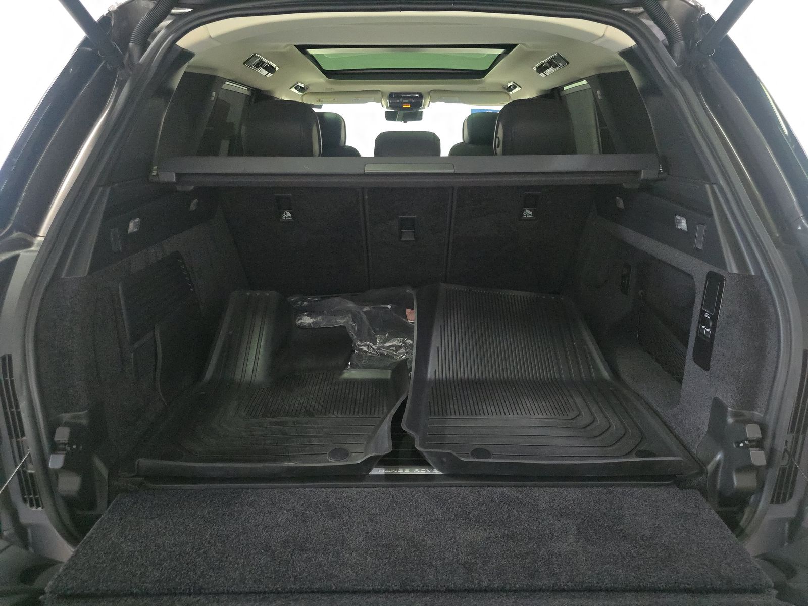 2023 Land Rover Range Rover SE FWD