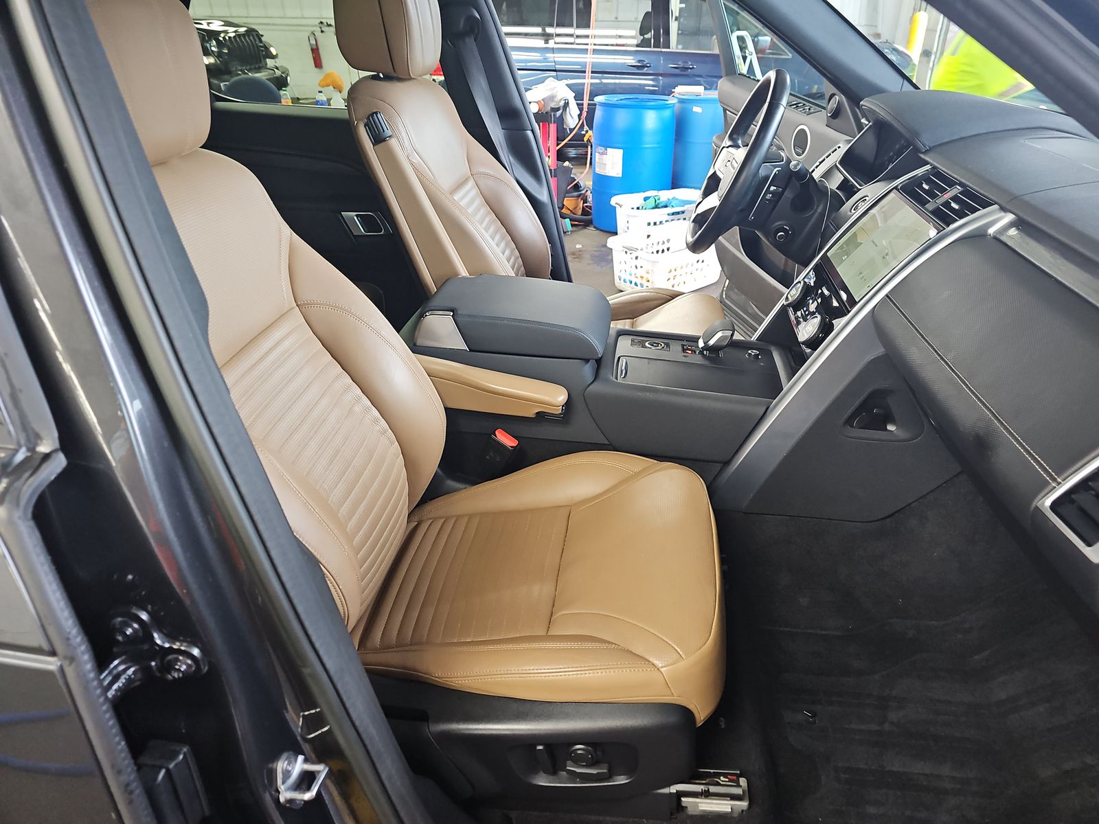 2023 Land Rover Discovery Metropolitan Edition AWD