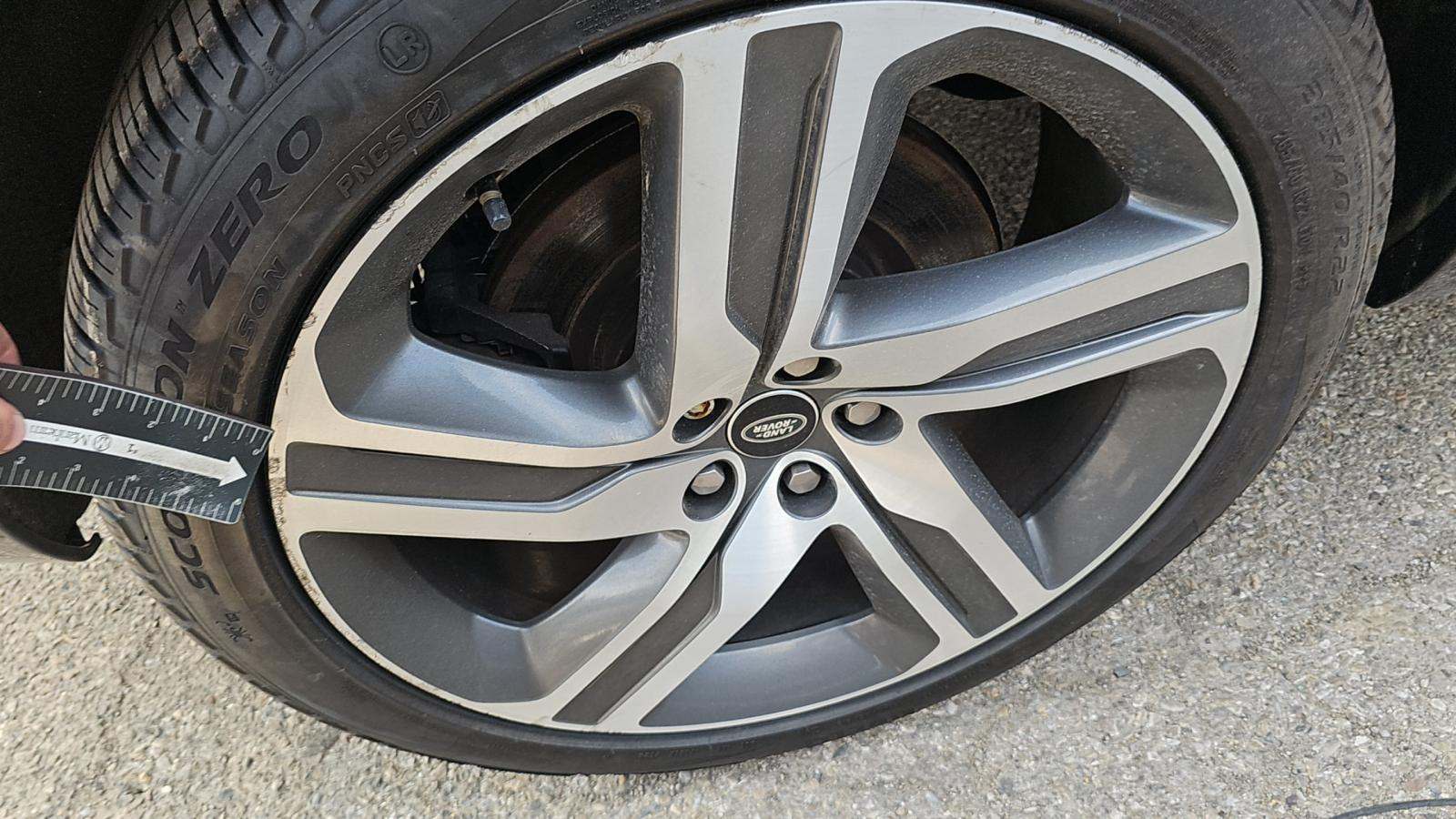 2023 Land Rover Discovery Metropolitan Edition AWD