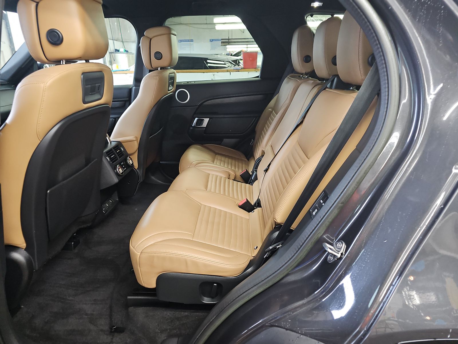 2023 Land Rover Discovery Metropolitan Edition AWD