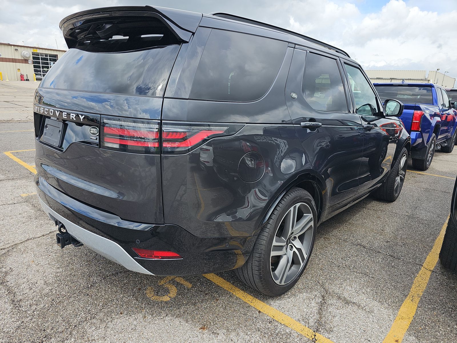 2023 Land Rover Discovery Metropolitan Edition AWD