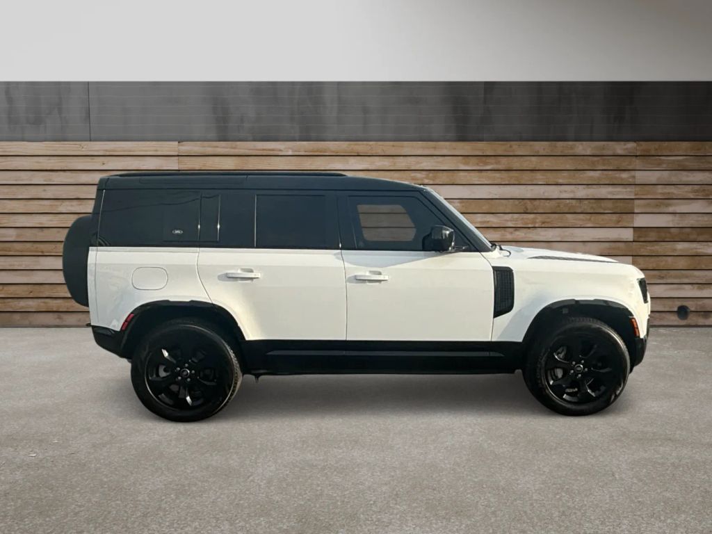 2022 Land Rover Defender 110 X-Dynamic SE AWD