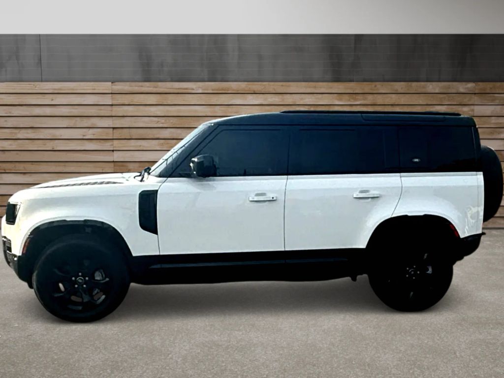 2022 Land Rover Defender 110 X-Dynamic SE AWD