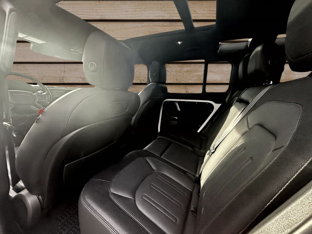 2022 Land Rover Defender 110 X-Dynamic SE AWD