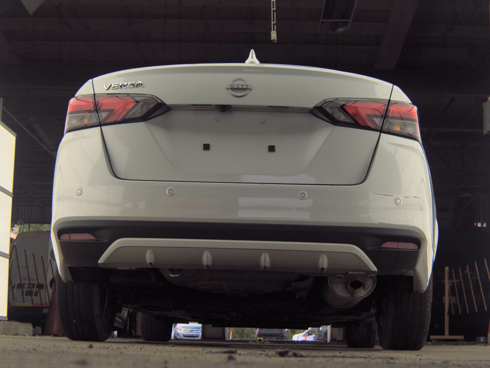 NISSAN VERSA - 8