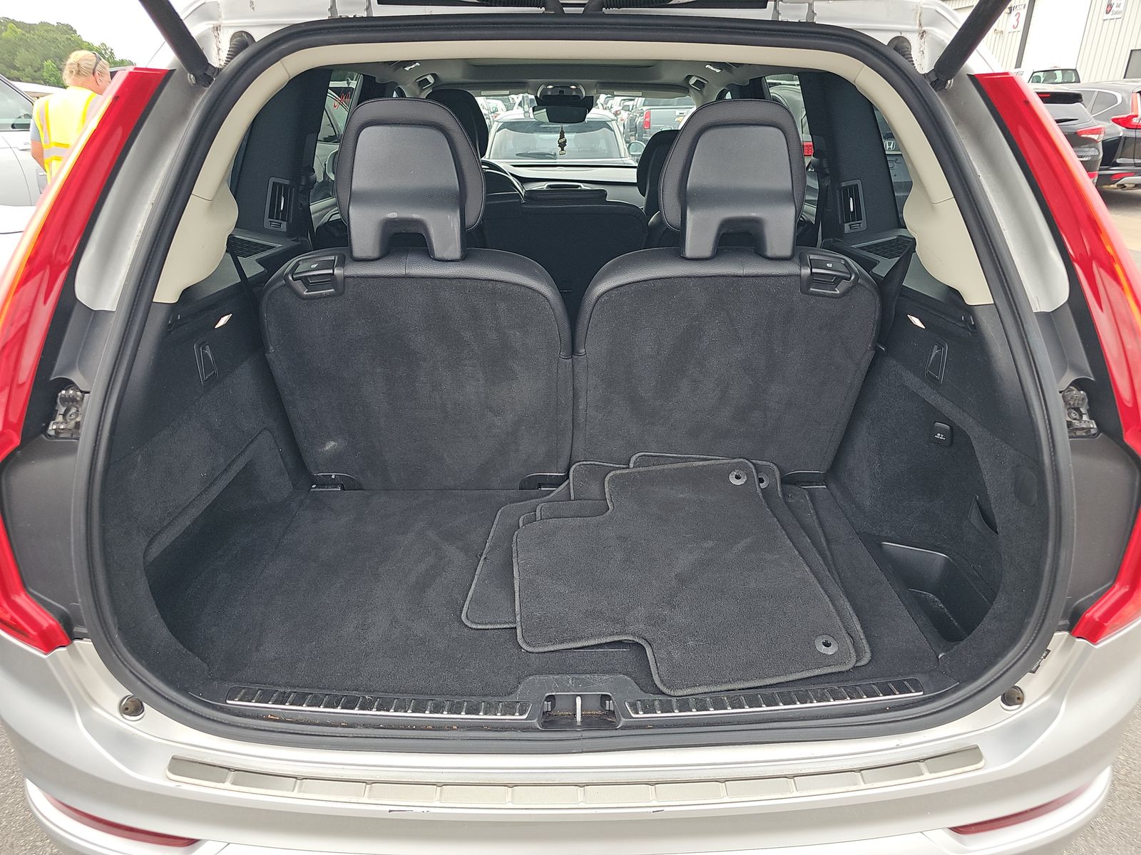 2020 Volvo XC90 T6 Momentum AWD