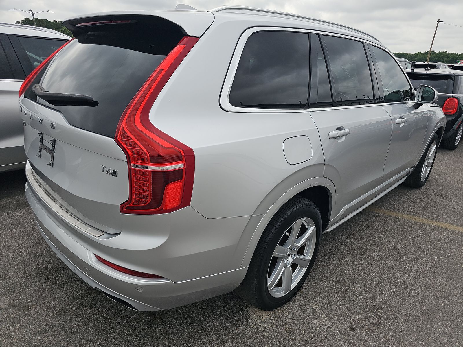2020 Volvo XC90 T6 Momentum AWD