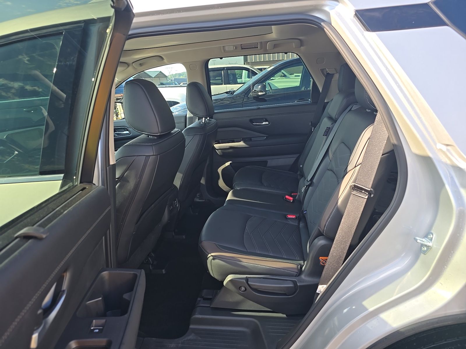 2025 Nissan Pathfinder Platinum FWD