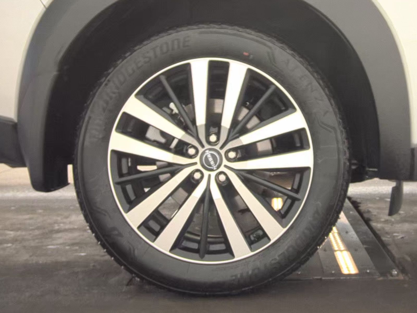 2025 Nissan Pathfinder Platinum FWD