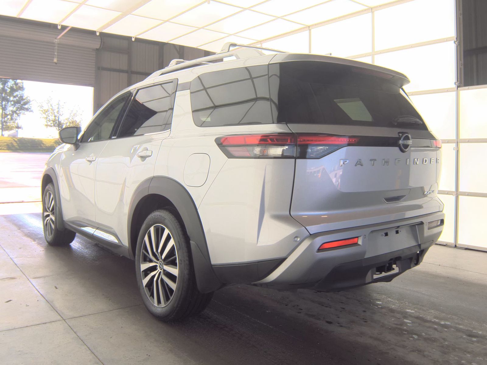 2025 Nissan Pathfinder Platinum FWD