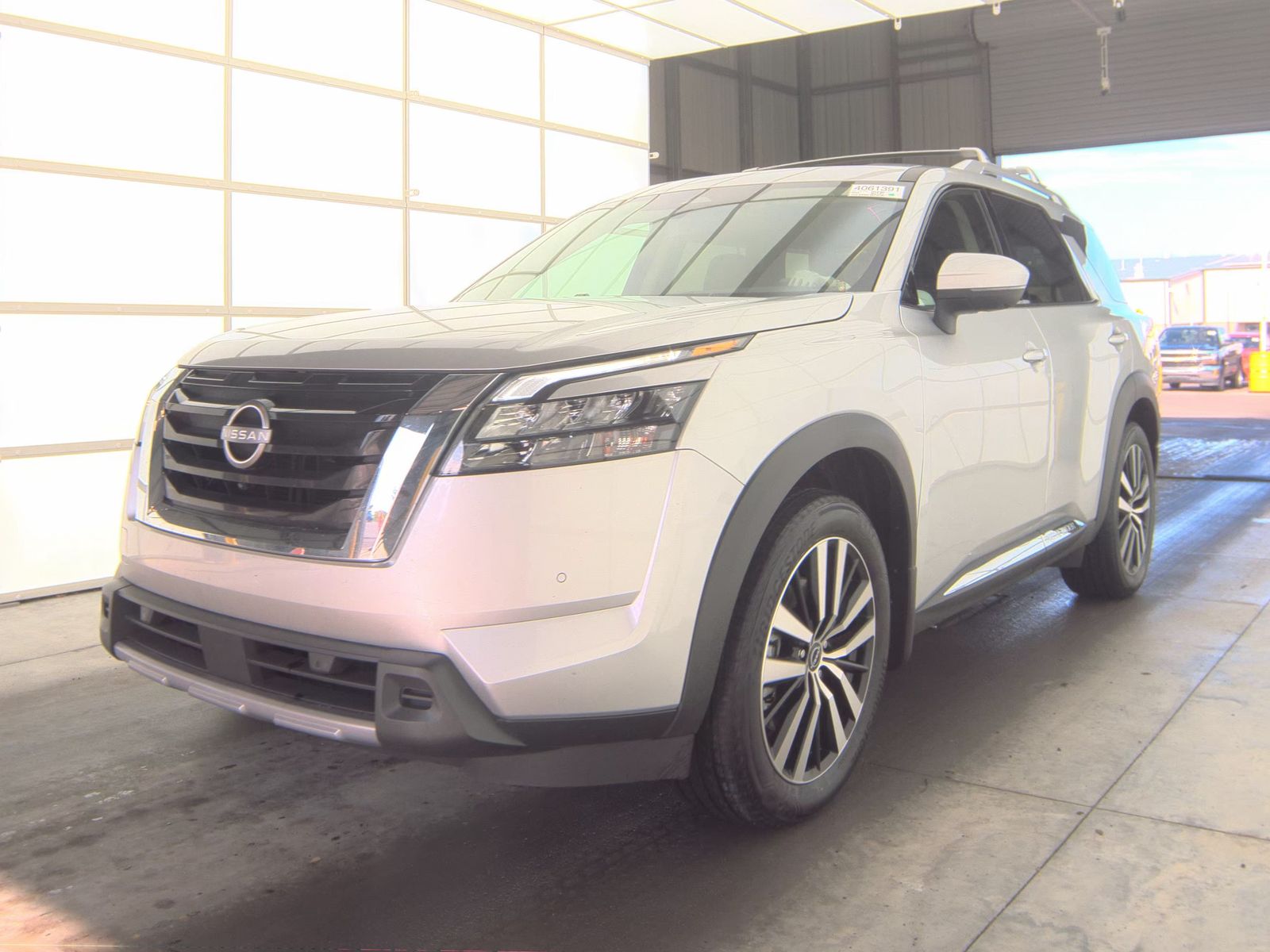 2025 Nissan Pathfinder Platinum FWD