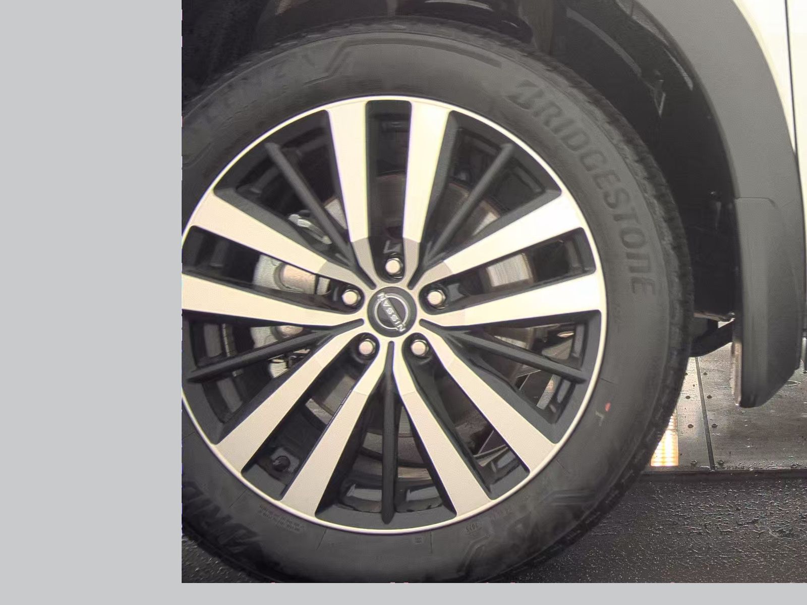 2025 Nissan Pathfinder Platinum FWD