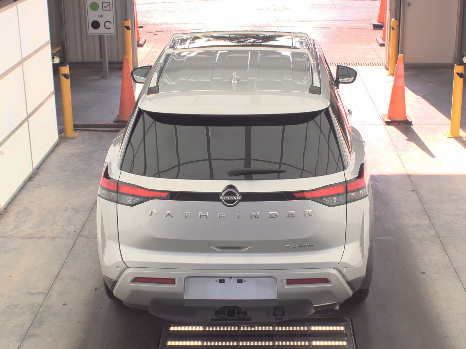 2025 Nissan Pathfinder Platinum FWD