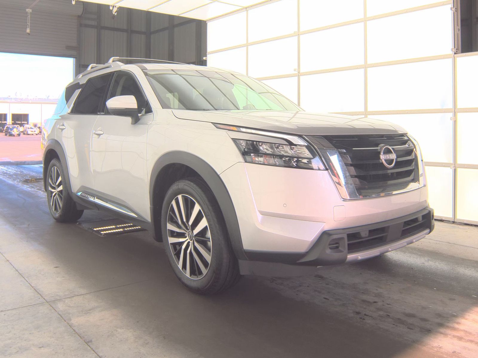 2025 Nissan Pathfinder Platinum FWD