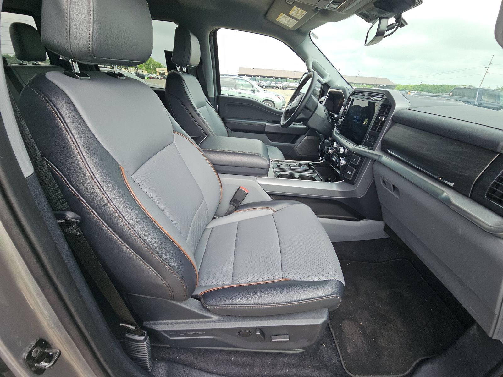 2025 Ford F-150 Lariat AWD