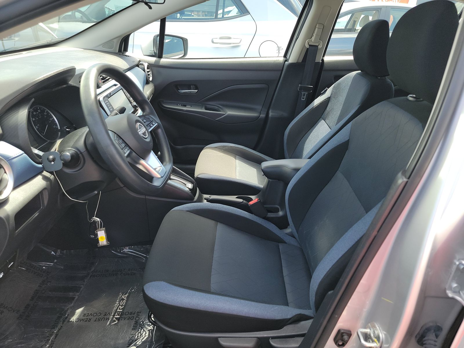 NISSAN VERSA - 8