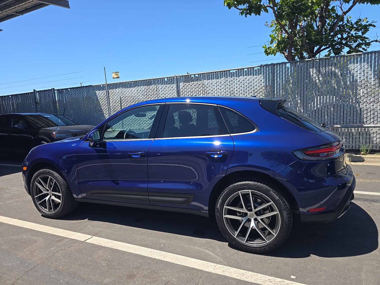 2025 Porsche Macan Base AWD