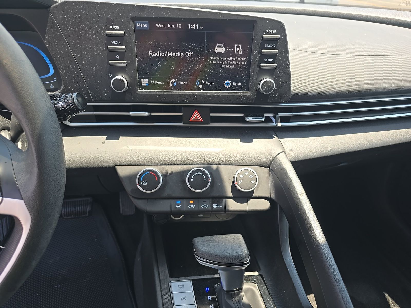 2025 Hyundai Elantra SE FWD