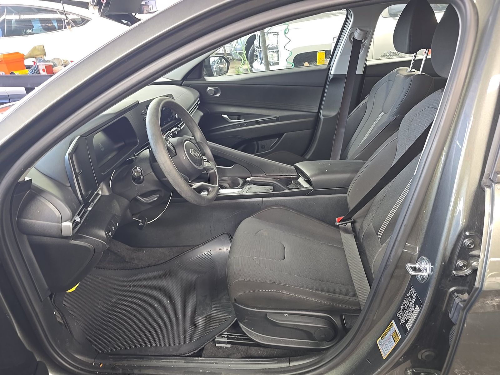 2025 Hyundai Elantra SE FWD