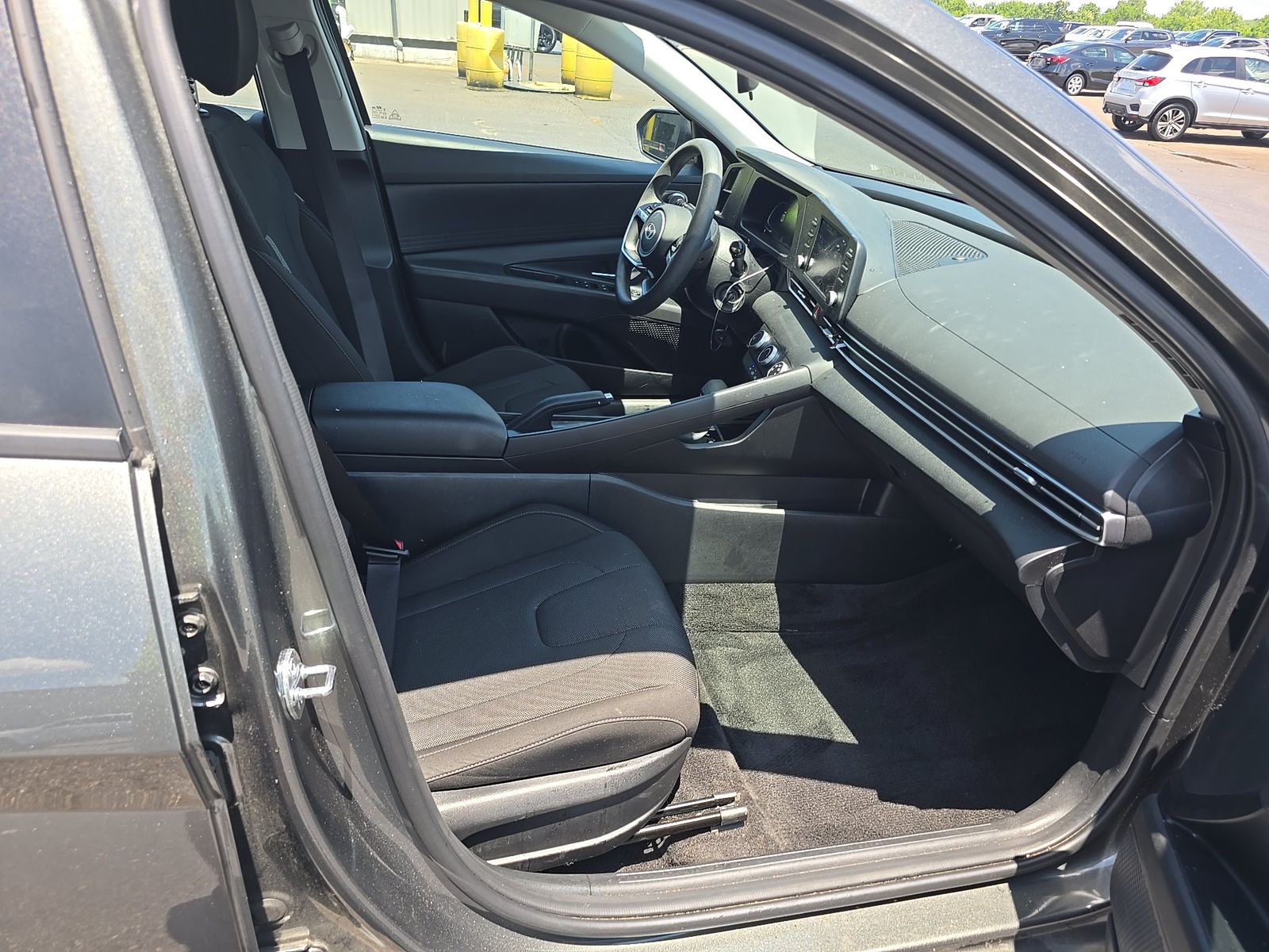 2025 Hyundai Elantra SE FWD