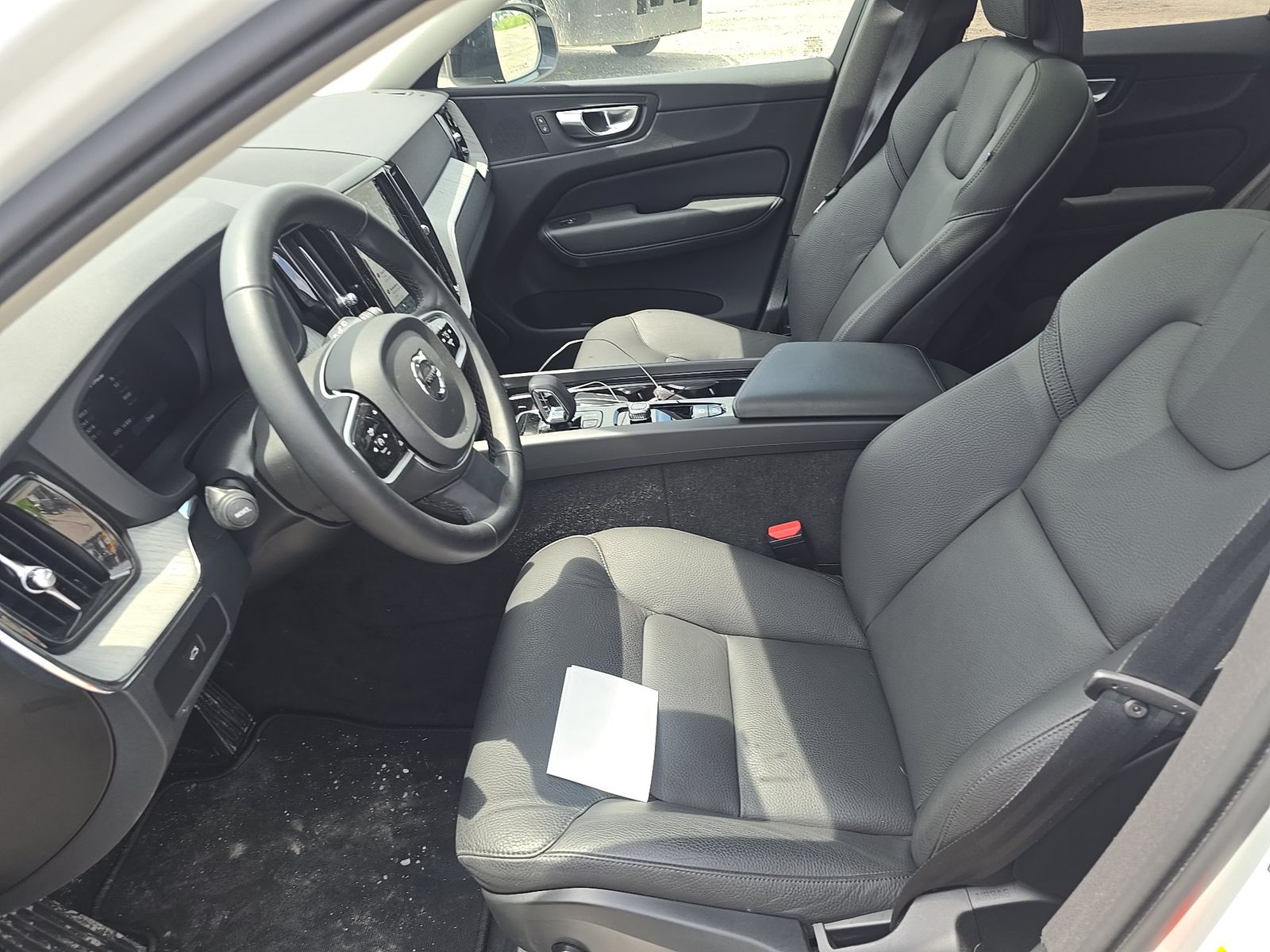 2025 Volvo XC60 B5 Plus AWD