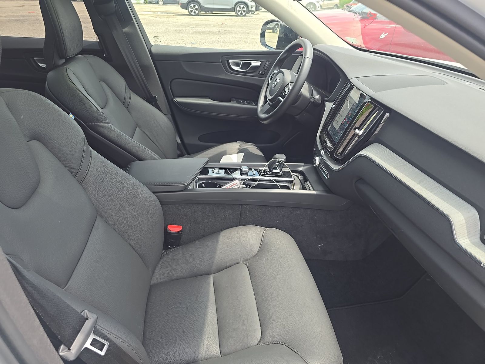 2025 Volvo XC60 B5 Plus AWD