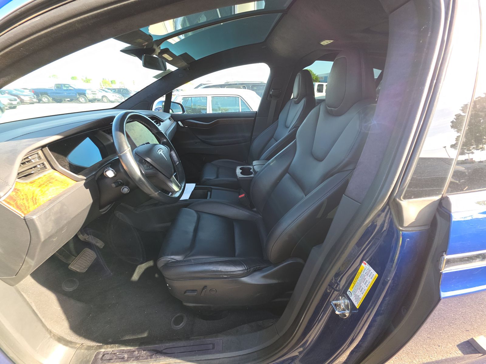 TESLA MODEL X - 8
