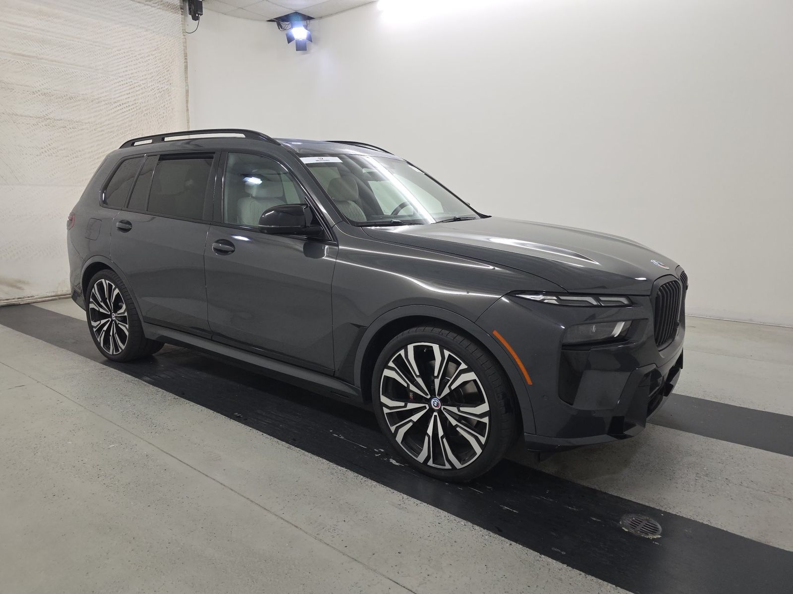 2023 BMW X7 M60i AWD