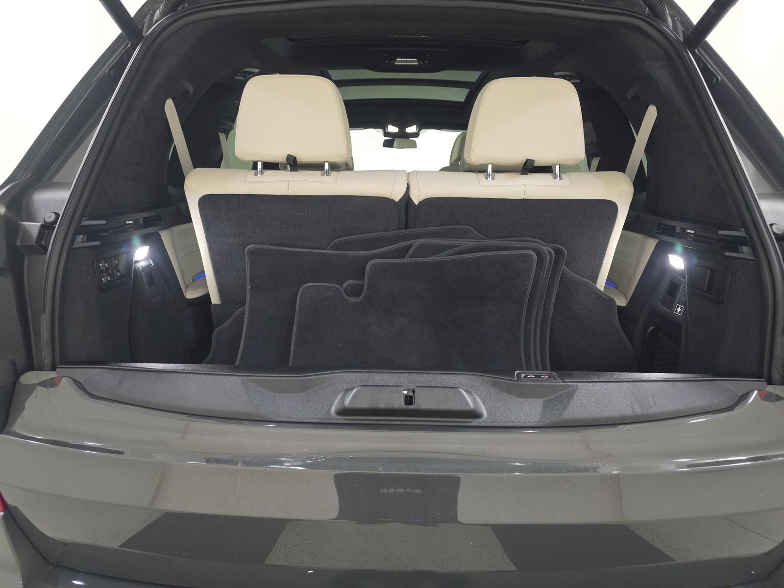 2023 BMW X7 M60i AWD