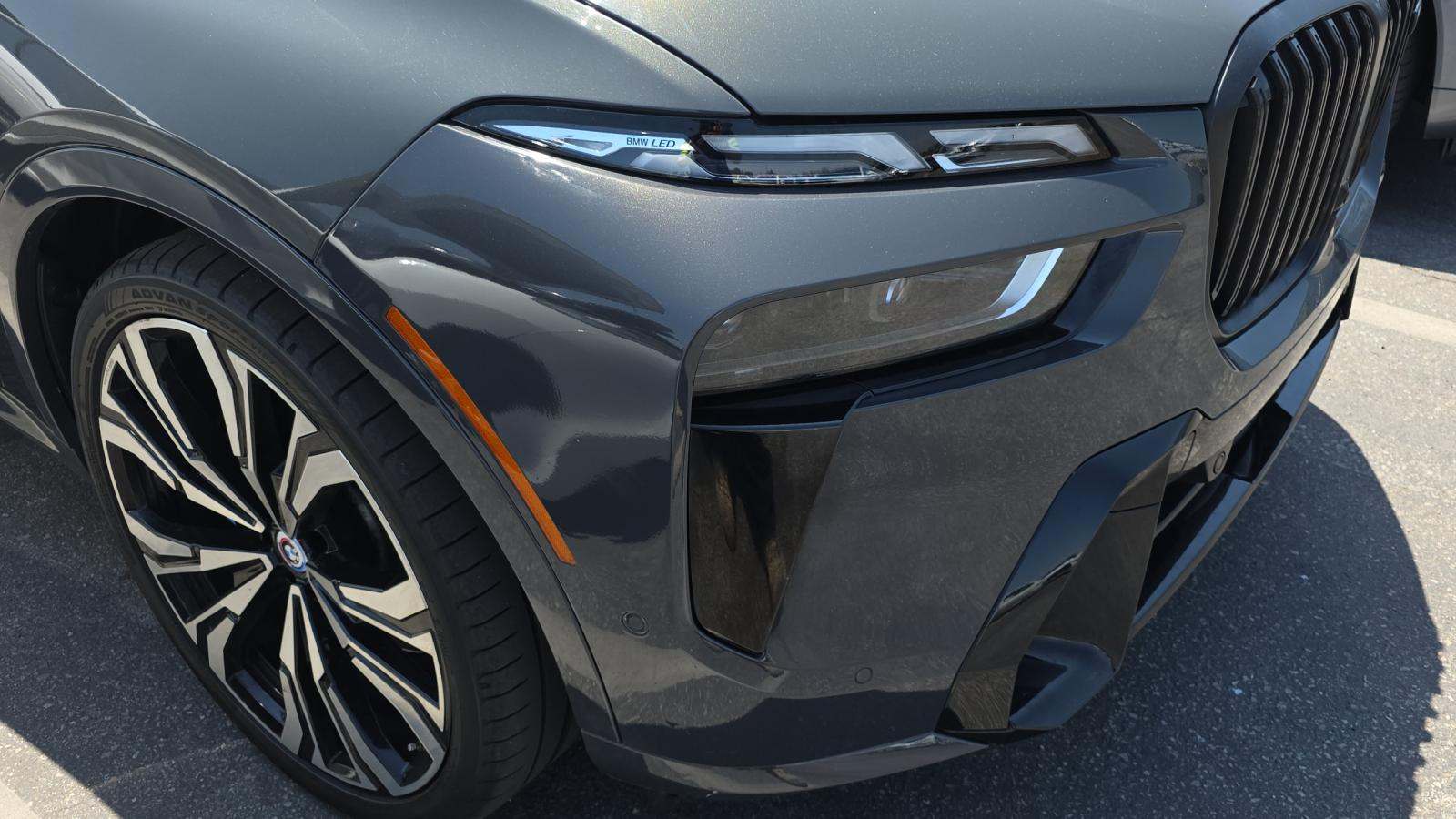2023 BMW X7 M60i AWD
