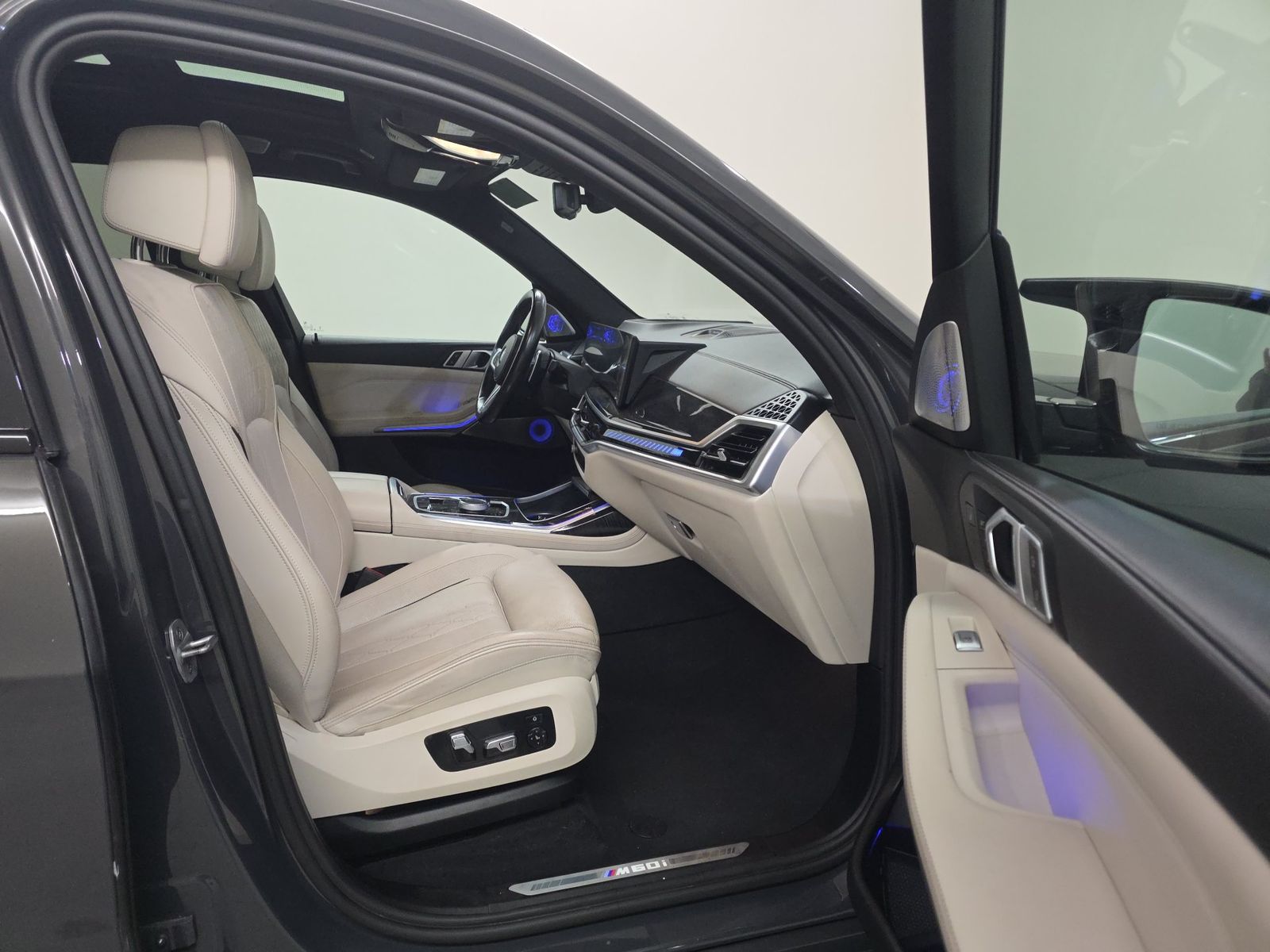 2023 BMW X7 M60i AWD