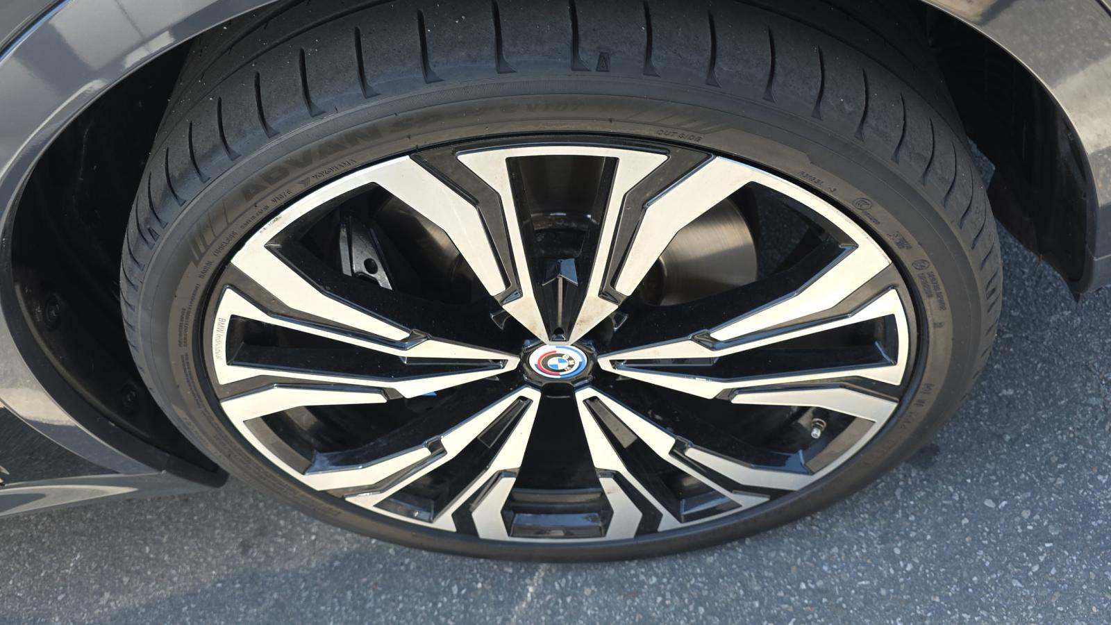 2023 BMW X7 M60i AWD
