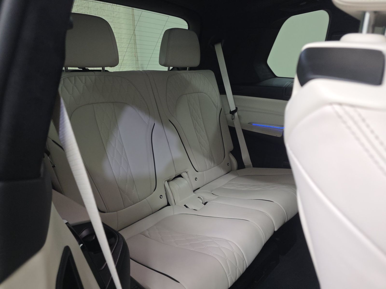 2023 BMW X7 M60i AWD
