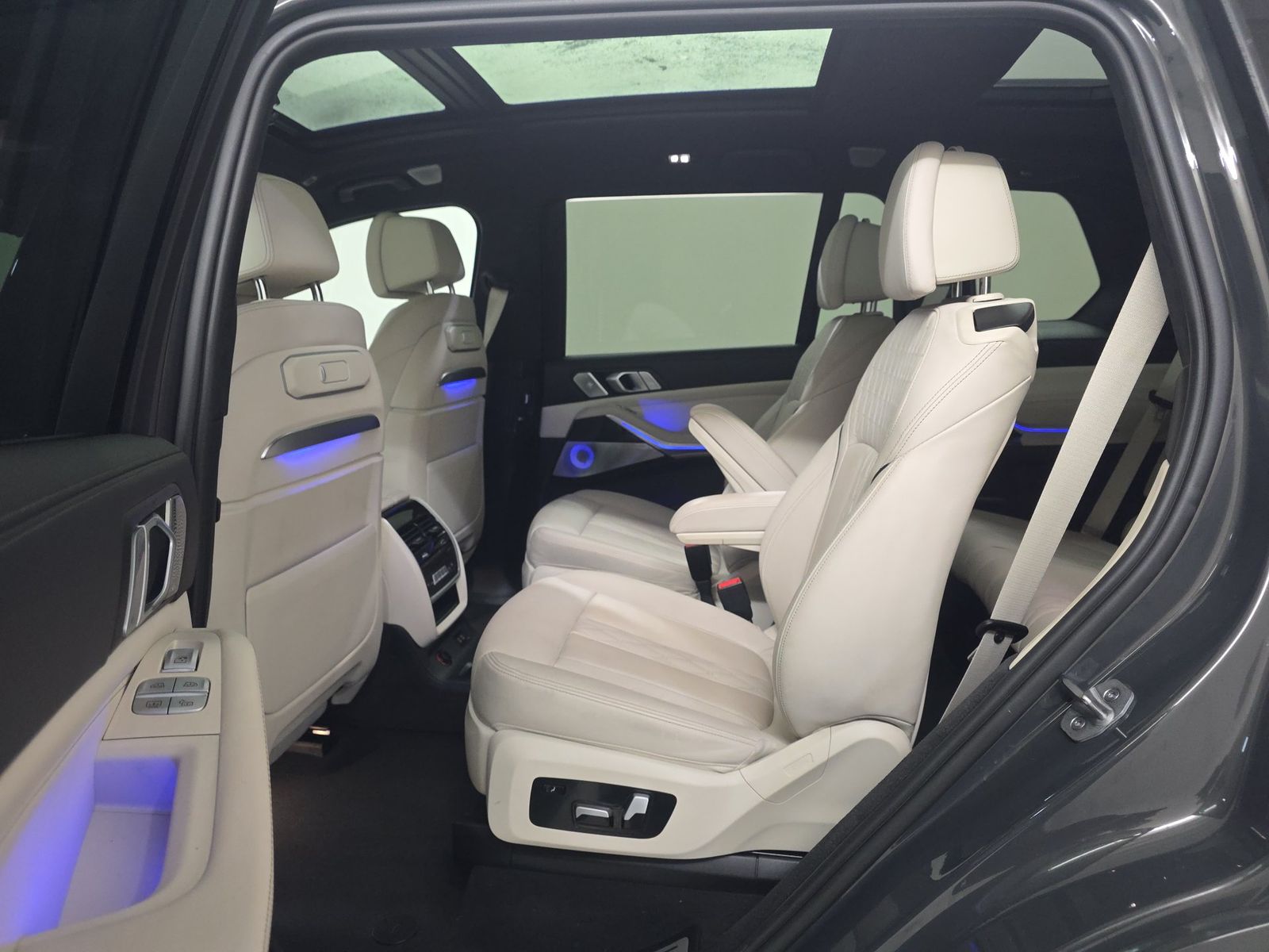 2023 BMW X7 M60i AWD