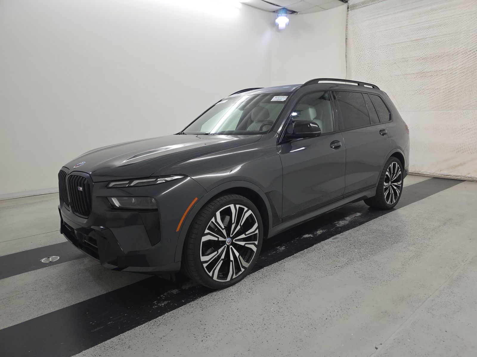 2023 BMW X7 M60i AWD